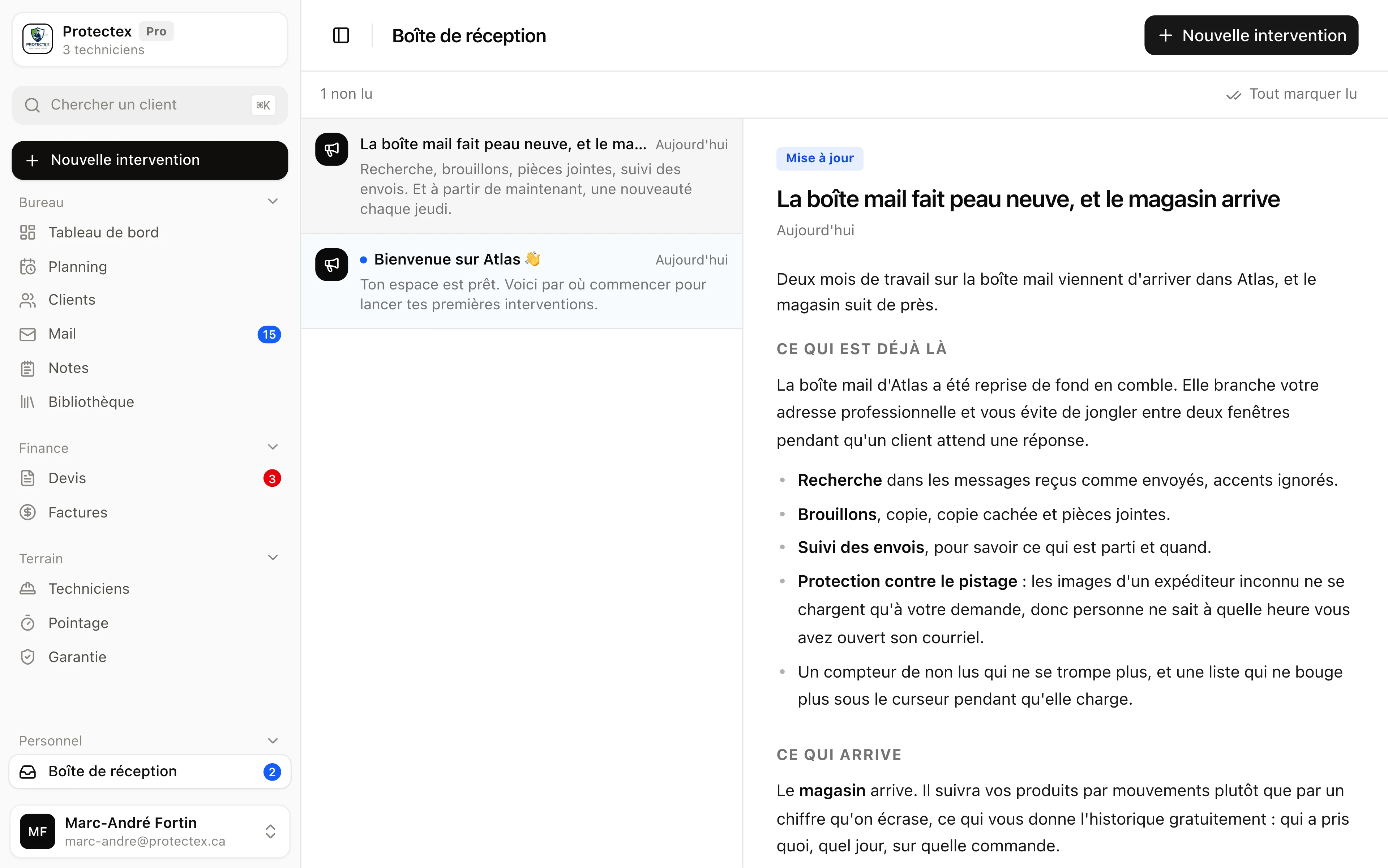 La boîte branchée, avec les étiquettes Client posées sur les expéditeurs reconnus.